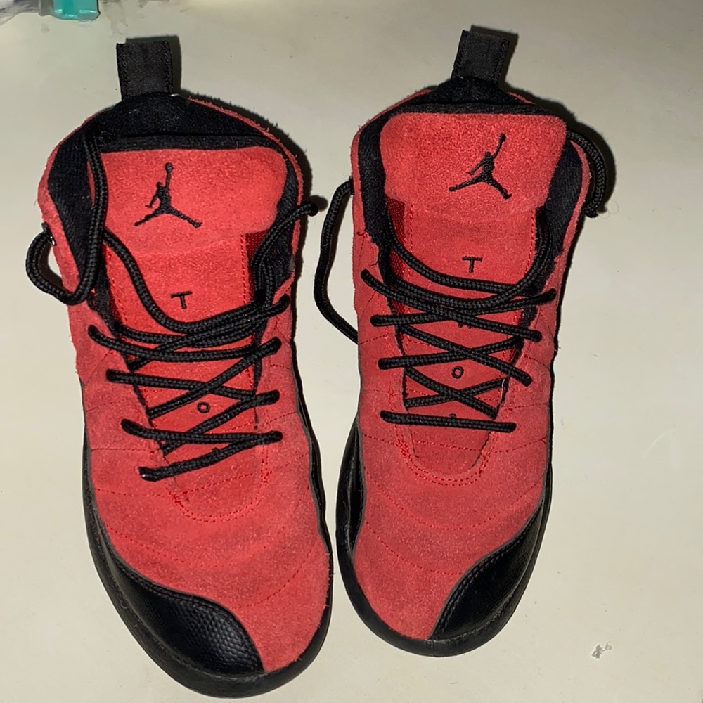 Jordan 12s size 2.5 gently used girls/boys grade school 2 1/2